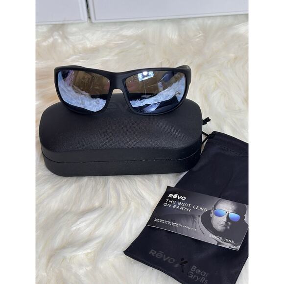 NWOB: REVO Bear Grylls Mat Black POLARIZED Blue Water Sunglass - Picture 1 of 9